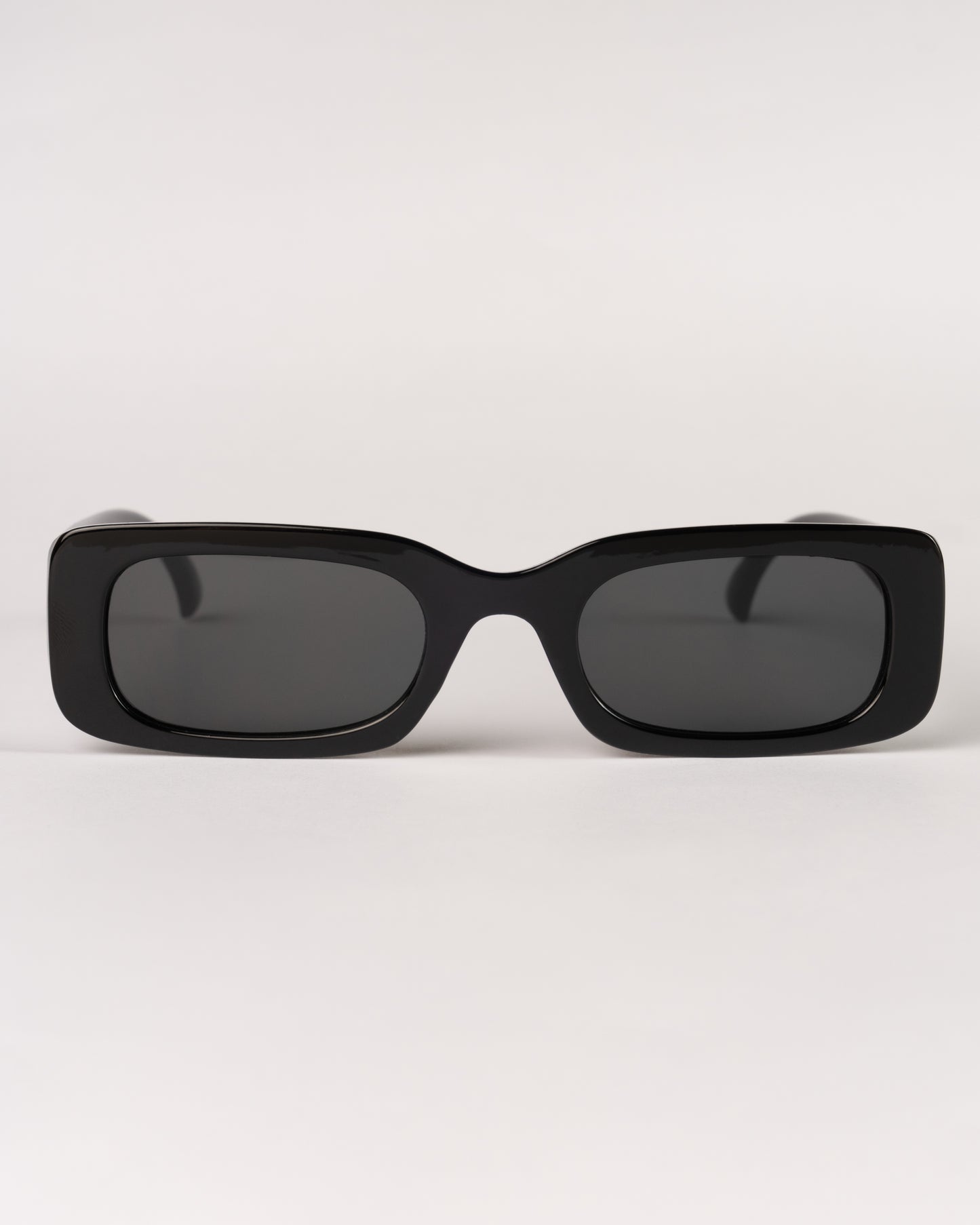 TOTAL BLACK SUNGLASSES